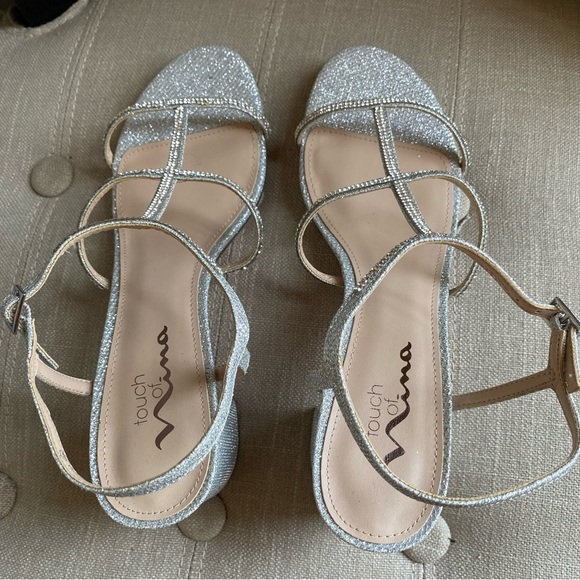 NEW Touch of Nina Sparkly Silver Heeled Sandals Block Heel - Picture 8 of 9